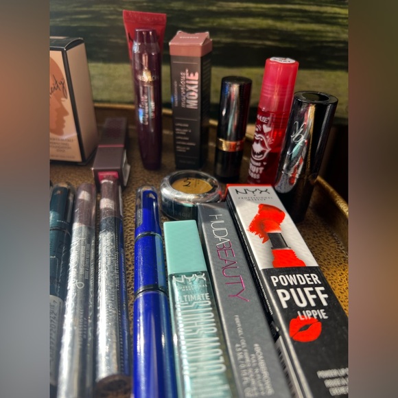 34 Pc New Makeup Bundle - Picture 4 of 6